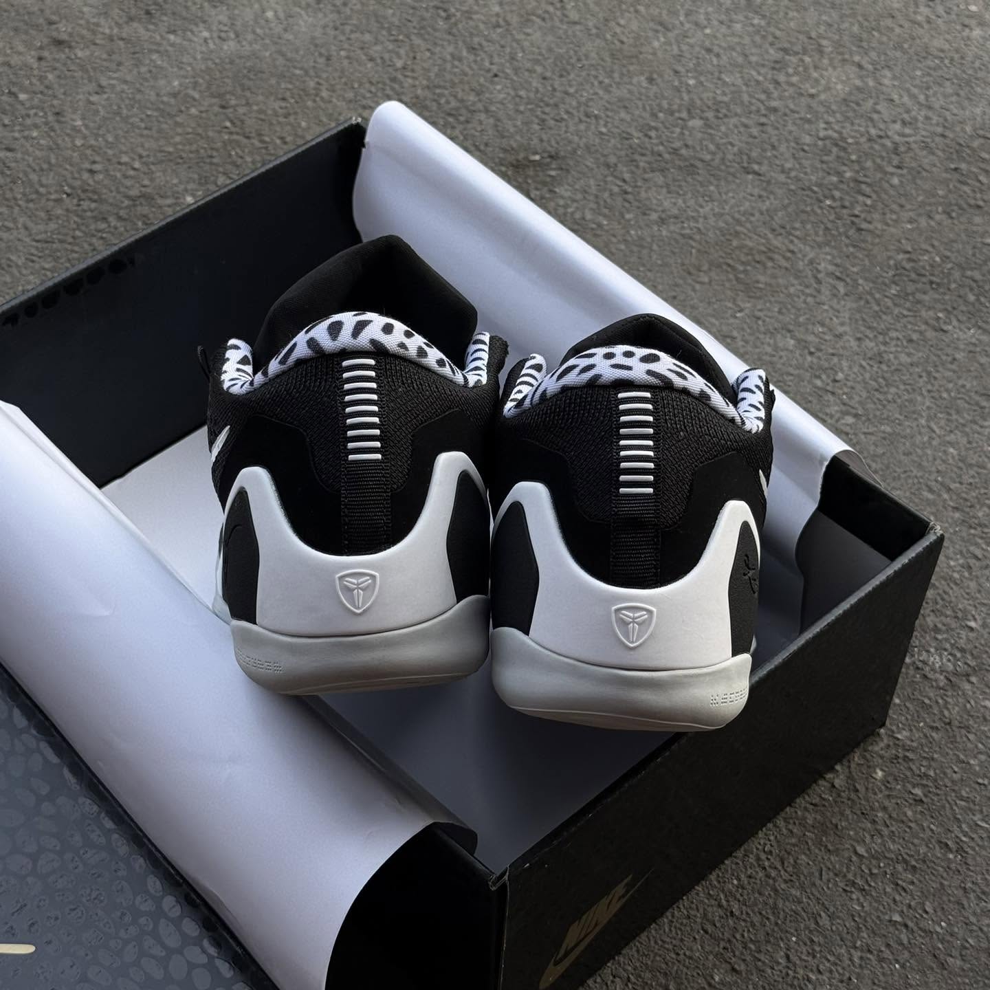 Kobe 9 Low - Black White
