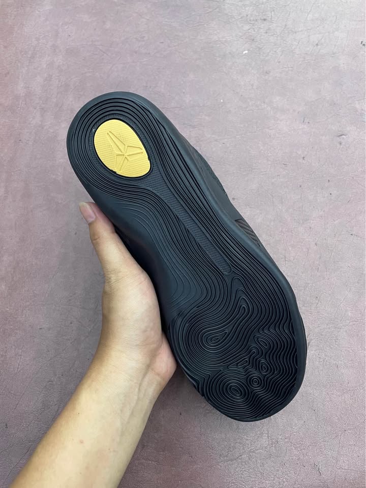 Kobe 9 Low - Black Gold