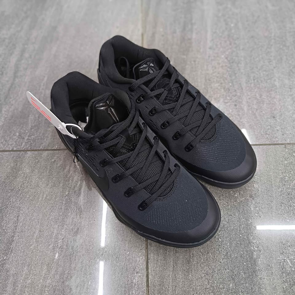 Kobe 9 Low "Triple Black"