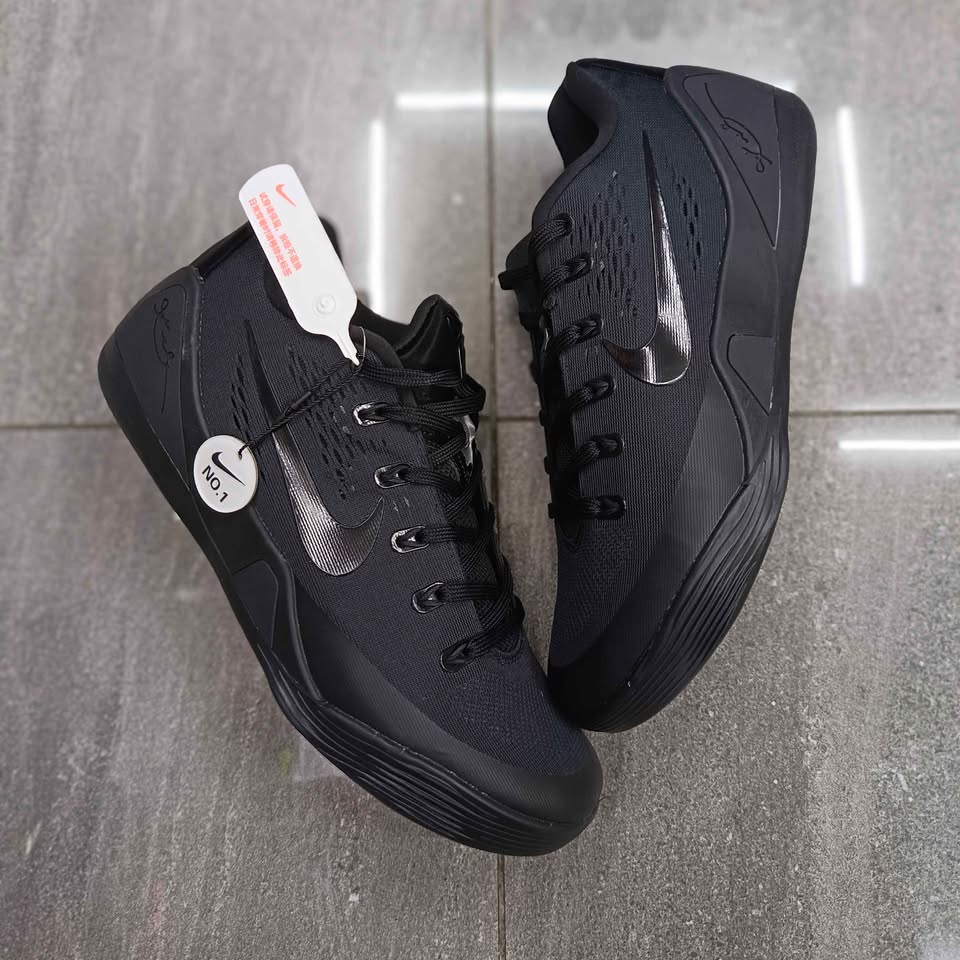 Kobe 9 Low "Triple Black"