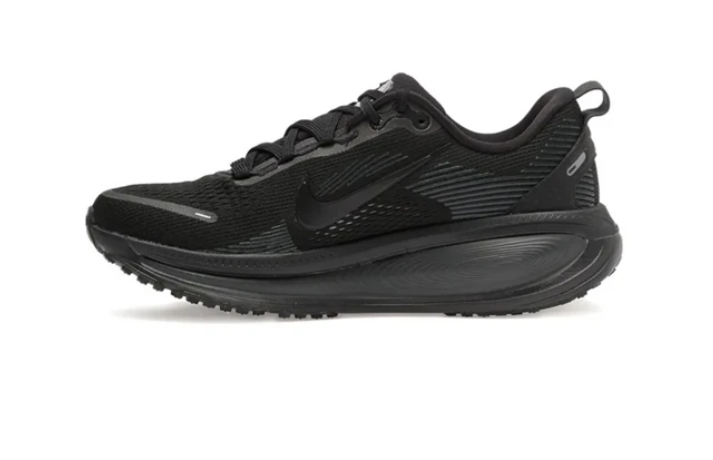 Nike Vomero 18 - Triple Black