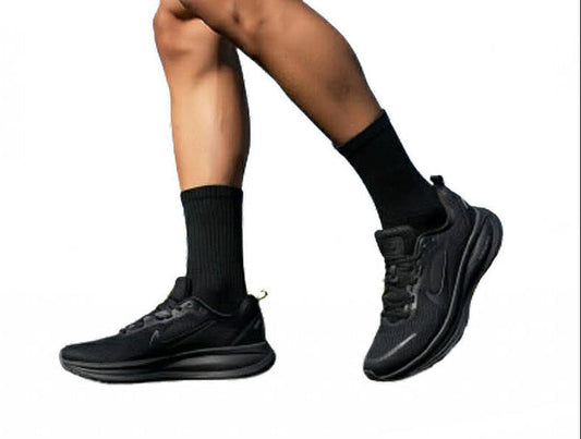 Nike Vomero 18 - Triple Black