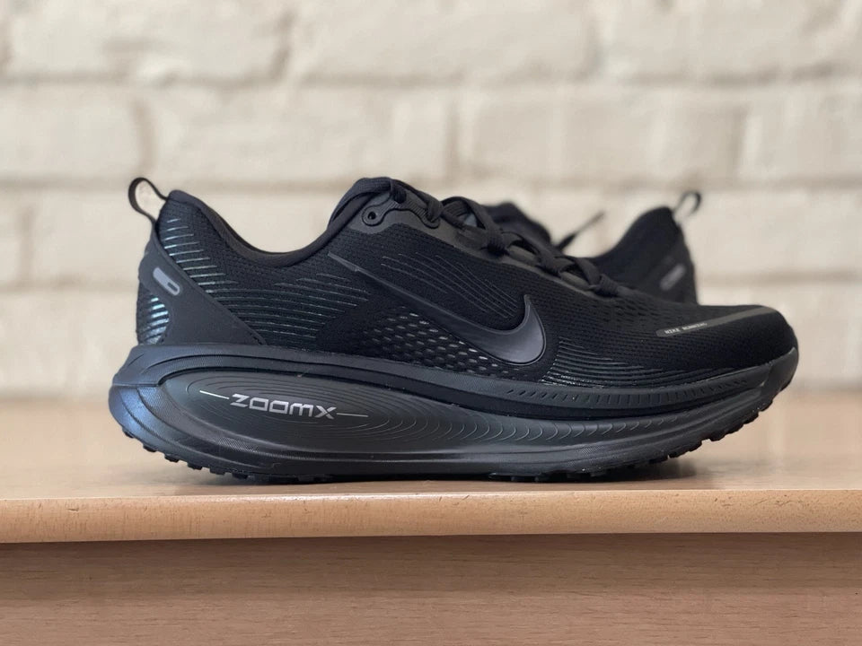 Nike Vomero 18 - Triple Black