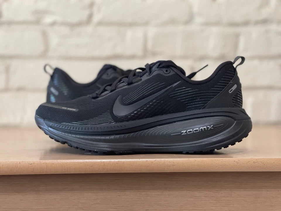 Nike Vomero 18 - Triple Black