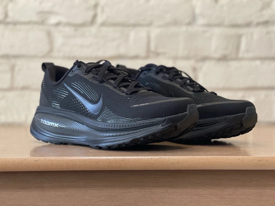 Nike Vomero 18 - Triple Black